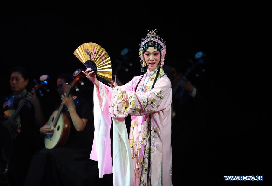 U.S.-LOS ANGELES-PERFORMANCE-ENCHANTING CHINA