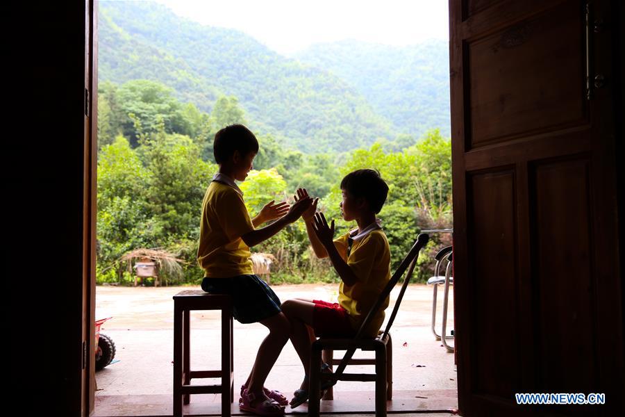 CHINA-JIANGXI-VILLAGE-MULTIPLE BIRTHS-TWINS-LIFE (CN)