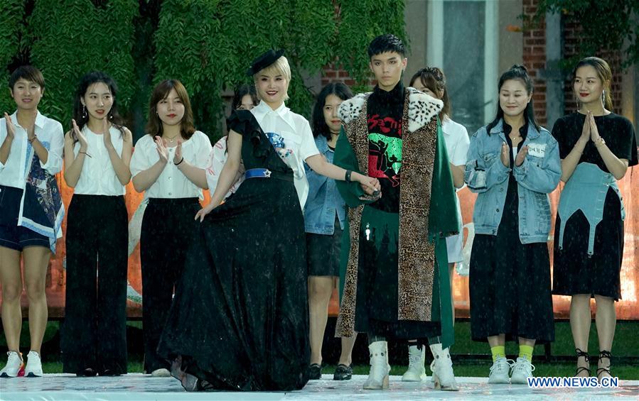 CHINA-SHANGHAI-FASHION SHOW (CN)