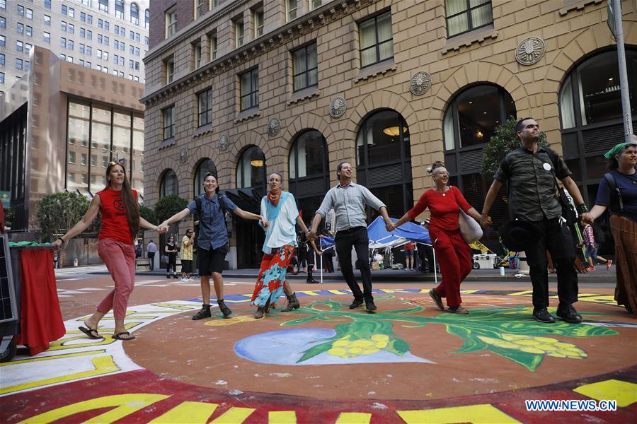 U.S.-SAN FRANCISCO-GROUND PAINTING-ENVIRONMENTAL PROTECTION