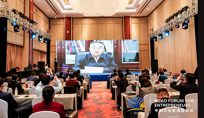 國(guó)家榮譽(yù)稱(chēng)號(hào)獲得者、中國(guó)工程院院士、天津中醫(yī)藥大學(xué)校長(zhǎng)張伯禮在視頻致辭