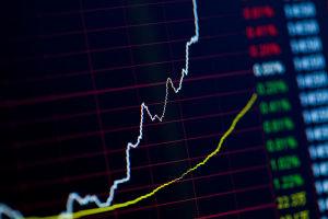 半年報業績有驚喜 “L”型走勢上翹