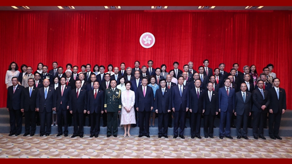 習(xí)近平會(huì)見香港特別行政區(qū)新任行政、立法、司法機(jī)構(gòu)負(fù)責(zé)人