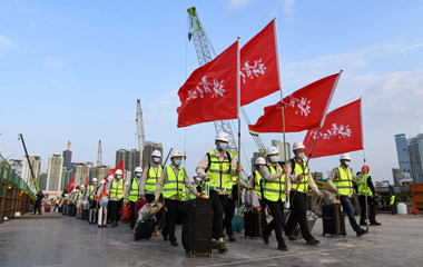 我在現(xiàn)場&middot;照片背后的故事｜援港60天，見證荒灘起方舟