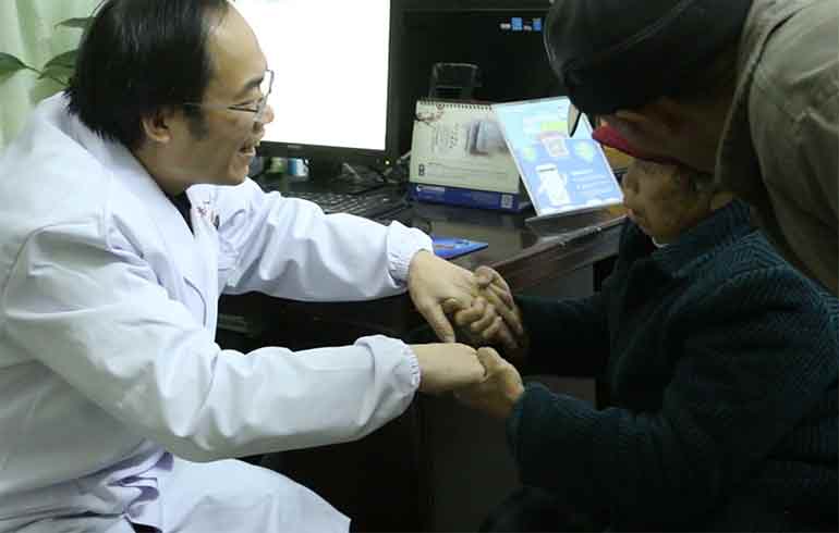 致敬偉大改革｜對話40年，講述身邊的健康故事（第三集）——有了新農(nóng)合，看病不再愁