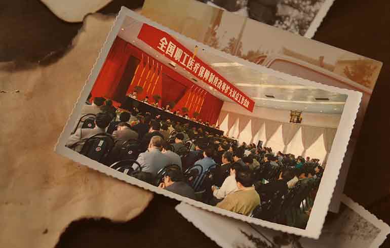 致敬偉大改革｜對話40年，講述身邊的健康故事（第二集）——照亮醫(yī)改的星星之火