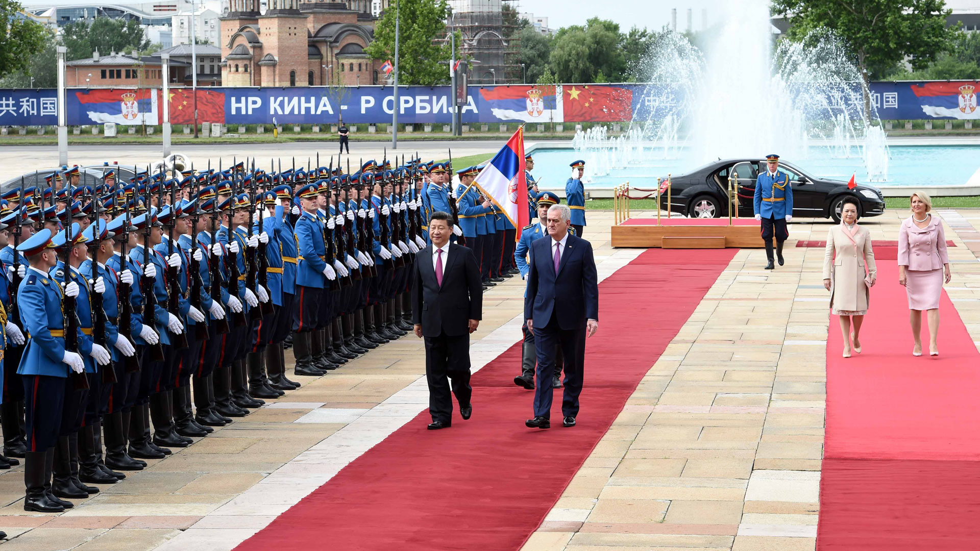 習近平出席塞爾維亞總統尼科利奇舉行的歡迎儀式