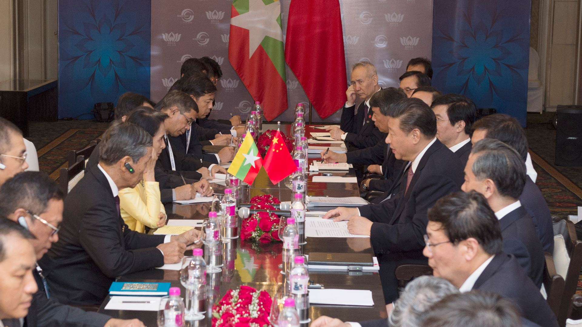 習近平會見緬甸國務(wù)資政昂山素季