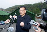 李克強在震中災區接受采訪