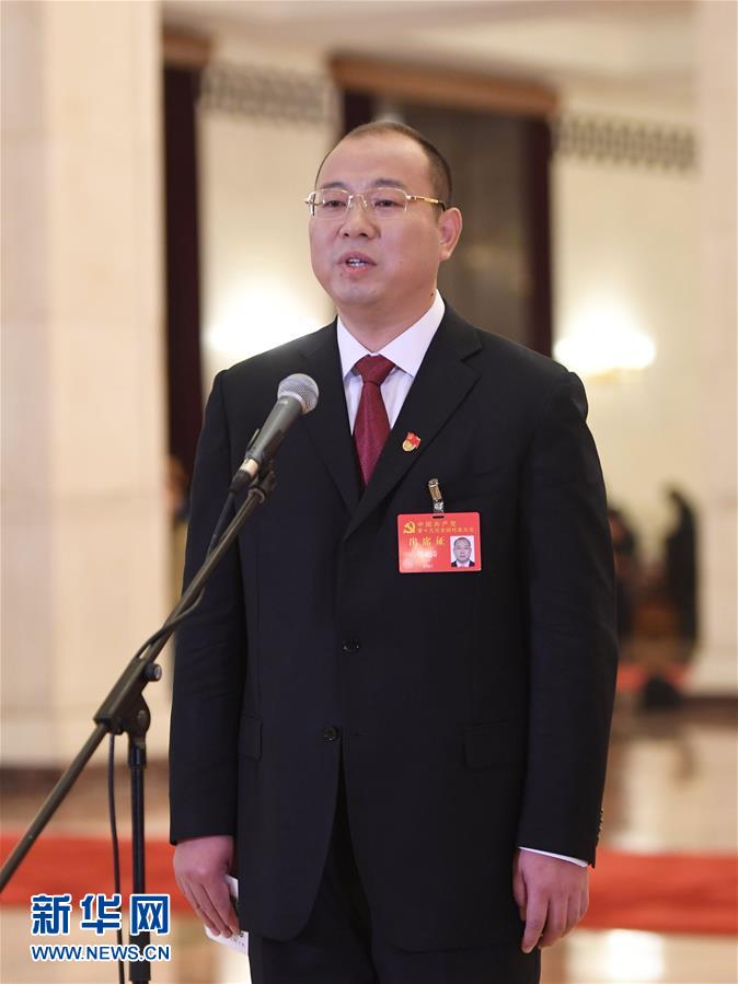 （十九大·黨代表通道）（21）采訪黨代表