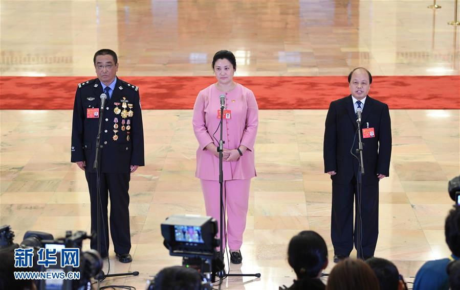 （十九大·黨代表通道）（26）采訪黨代表