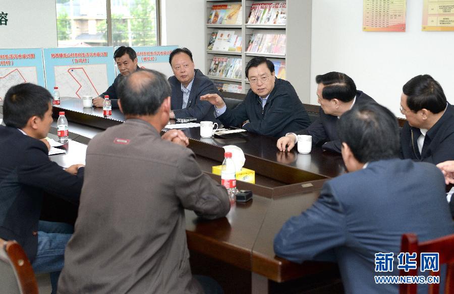 這是5月9日,張德江到湖州市妙西鎮(zhèn)調(diào)研,與基層人大代表座談。新華社記者 馬占成 攝 這是5月9日,張德江到湖州市妙西鎮(zhèn)調(diào)研,與基層人大代表座談。新華社記者 馬占成 攝