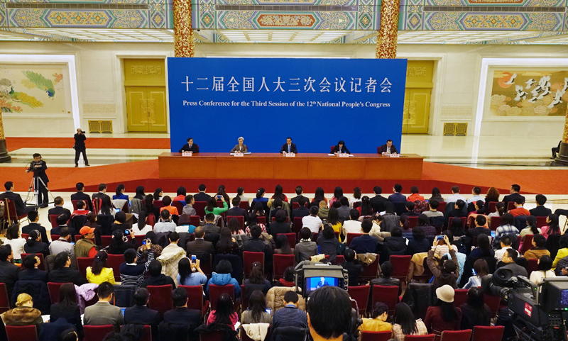 3月15日，國務院總理李克強在北京人民大會堂與中外記者見面，并回答記者提問。新華社記者 李賀 攝