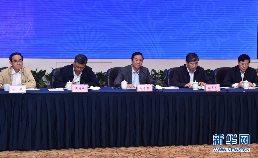 5月12日，中宣部在深圳召開以新發展理念引領文化改革發展座談會。中共中央政治局委員、中央書記處書記、中宣部部長劉奇葆出席會議并講話。新華社記者 毛思倩 攝