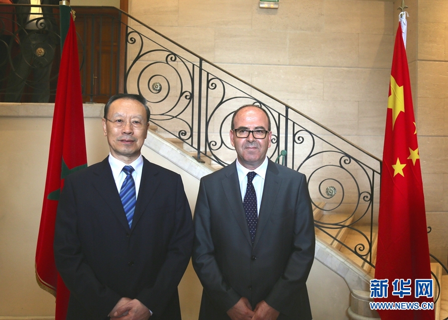 9月19日，在摩洛哥首都拉巴特，中共中央書(shū)記處書(shū)記、全國(guó)政協(xié)副主席杜青林（左）會(huì)見(jiàn)摩洛哥參議長(zhǎng)本希馬。應(yīng)摩洛哥參議院邀請(qǐng)，中共中央書(shū)記處書(shū)記、全國(guó)政協(xié)副主席杜青林于18日至20日率中共代表團(tuán)訪(fǎng)摩，分別會(huì)見(jiàn)政府首腦本·基蘭、參議長(zhǎng)本希馬、真實(shí)性與現(xiàn)代黨總書(shū)記奧馬里等。新華社記者劉鍇攝