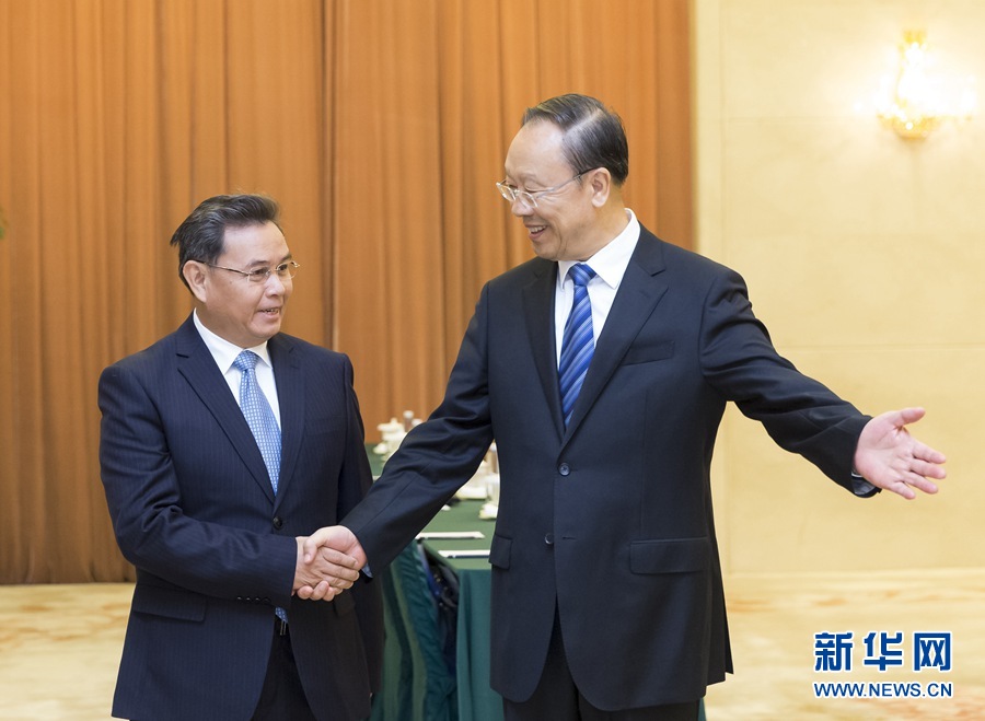 10月12日，中共中央書記處書記、全國政協副主席杜青林在北京會見來華訪問并出席“2016中國共產黨與世界對話會”的老撾人革黨中央政治局委員、建國陣線中央主席賽頌蓬·豐威漢率領的老撾人革黨代表團?！⌒氯A社記者丁海濤攝