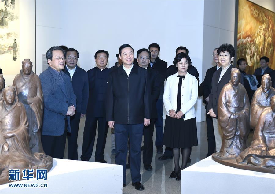 12月6日,中共中央政治局委員、中央書記處書記、中宣部部長(zhǎng)劉奇葆在北京參觀中華文明歷史題材美術(shù)創(chuàng)作工程入選作品展覽。 新華社記者張領(lǐng)攝 12月6日,中共中央政治局委員、中央書記處書記、中宣部部長(zhǎng)劉奇葆在北京參觀中華文明歷史題材美術(shù)創(chuàng)作工程入選作品展覽。 新華社記者張領(lǐng)攝