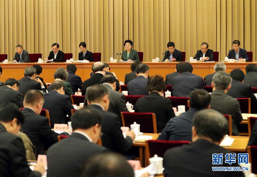 12月9日,中共中央政治局委員、國務(wù)院副總理劉延?xùn)|在北京出席教育部直屬高校工作咨詢委員會(huì)第26次全體會(huì)議并講話。 新華社記者劉衛(wèi)兵攝 12月9日,中共中央政治局委員、國務(wù)院副總理劉延?xùn)|在北京出席教育部直屬高校工作咨詢委員會(huì)第26次全體會(huì)議并講話。 新華社記者劉衛(wèi)兵攝