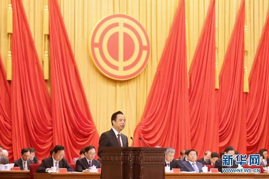 4月27日,慶祝“五一”國際勞動(dòng)節(jié)暨全國五一勞動(dòng)獎(jiǎng)和全國工人先鋒號(hào)表彰大會(huì)在北京人民大會(huì)堂舉行。中共中央政治局委員、中華全國總工會(huì)主席李建國出席大會(huì)并講話。新華社記者 才揚(yáng) 攝 4月27日,慶祝“五一”國際勞動(dòng)節(jié)暨全國五一勞動(dòng)獎(jiǎng)和全國工人先鋒號(hào)表彰大會(huì)在北京人民大會(huì)堂舉行。中共中央政治局委員、中華全國總工會(huì)主席李建國出席大會(huì)并講話。新華社記者 才揚(yáng) 攝