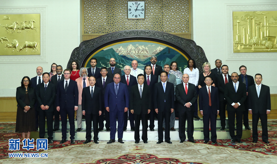 6月7日,中共中央政治局常委、中央書記處書記劉云山在北京會(huì)見金磚國家媒體高端論壇的媒體代表。新華社記者 謝環(huán)馳 攝 6月7日,中共中央政治局常委、中央書記處書記劉云山在北京會(huì)見金磚國家媒體高端論壇的媒體代表。新華社記者 謝環(huán)馳 攝