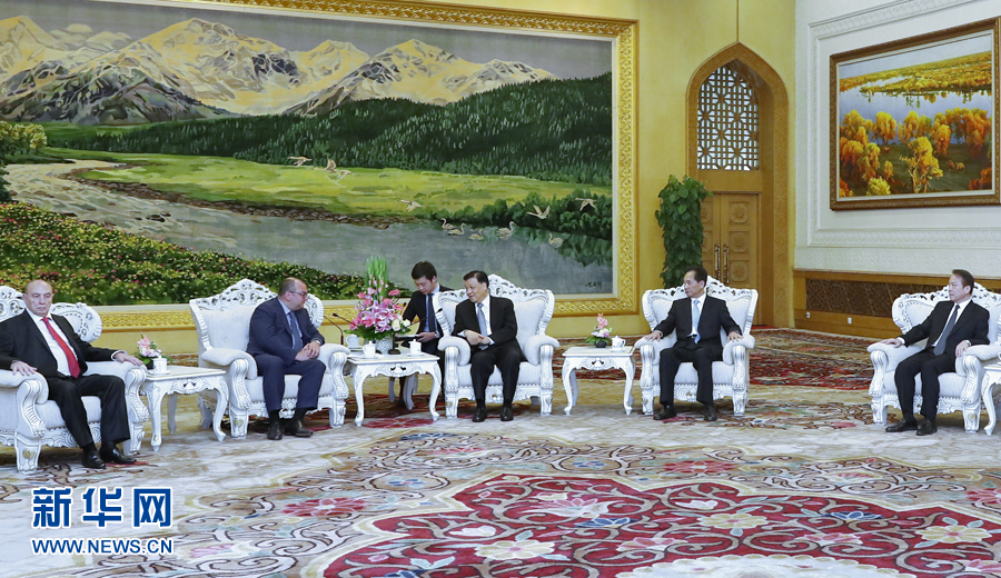 6月7日,中共中央政治局常委、中央書記處書記劉云山在北京會(huì)見金磚國家媒體高端論壇的媒體代表。新華社記者 鞠鵬 攝 6月7日,中共中央政治局常委、中央書記處書記劉云山在北京會(huì)見金磚國家媒體高端論壇的媒體代表。新華社記者 鞠鵬 攝