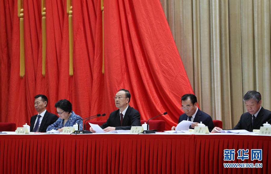 9月6日，政協(xié)第十二屆全國委員會優(yōu)秀提案和先進承辦單位表彰會在北京召開。中共中央書記處書記、全國政協(xié)副主席杜青林出席并講話，全國政協(xié)副主席兼秘書長張慶黎主持會議。新華社記者 王曄 攝