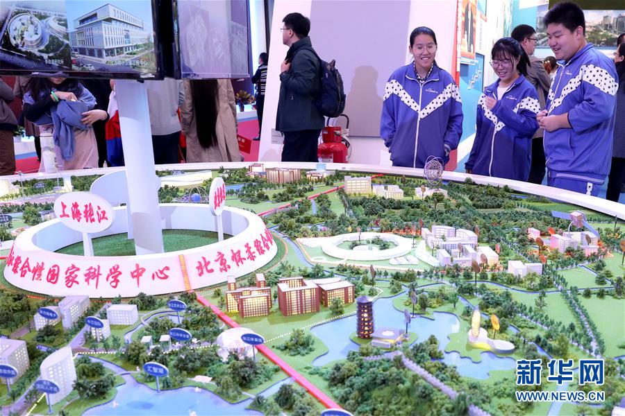 （十九大時光·圖文互動）（4）向著夢想，奮進！——來自“砥礪奮進的五年”大型成就展現場的報道 