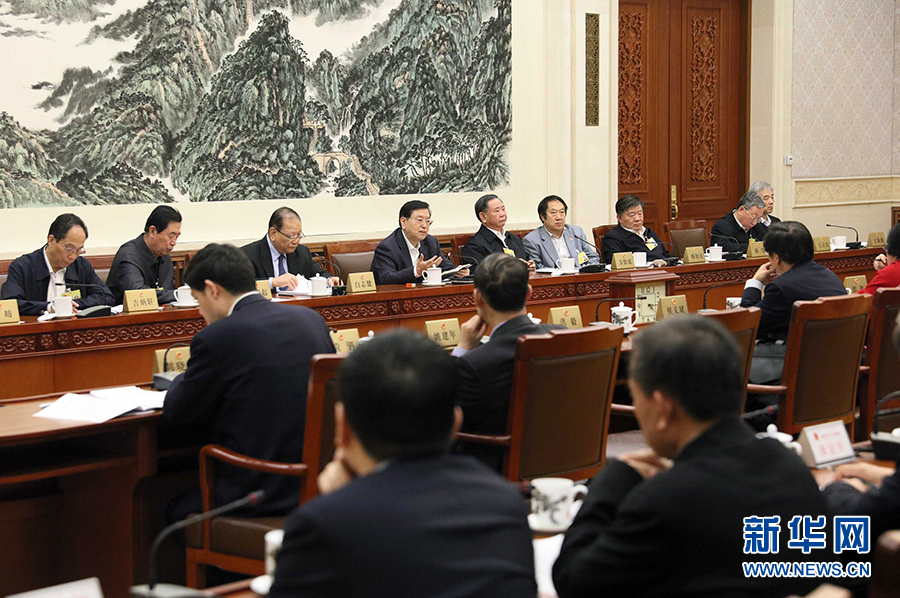 12月23日，十二屆全國人大常委會第三十一次會議舉行分組會議，審議監察法草案二次審議稿等。張德江委員長參加審議。 新華社記者劉衛兵攝