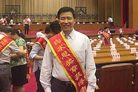 黃國寧被授予我國衛生行業的最高榮譽“白求恩獎章”。