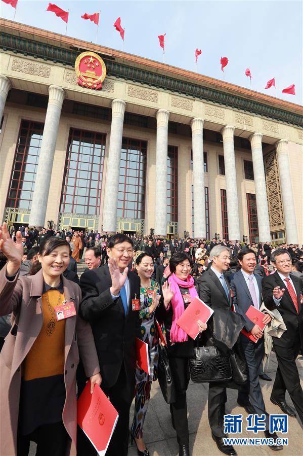 （兩會·人大閉幕）（16）十二屆全國人大五次會議在北京閉幕