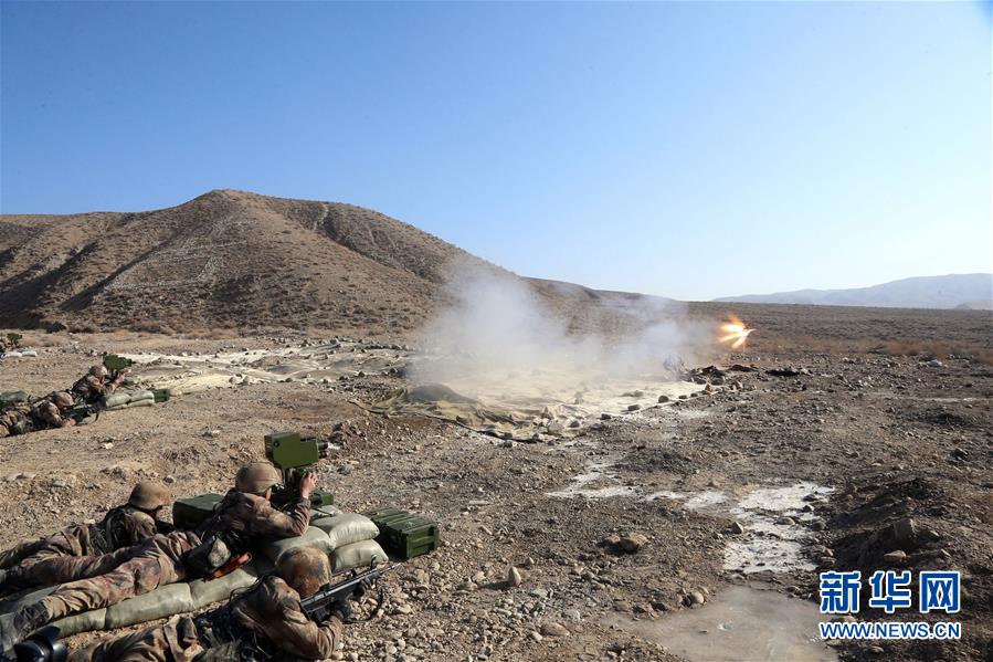 (新華全媒頭條·圖文互動)(2)備戰(zhàn)踏上新起點,練兵展現(xiàn)新氣象——2018中國軍隊新年開訓(xùn)全景大掃描