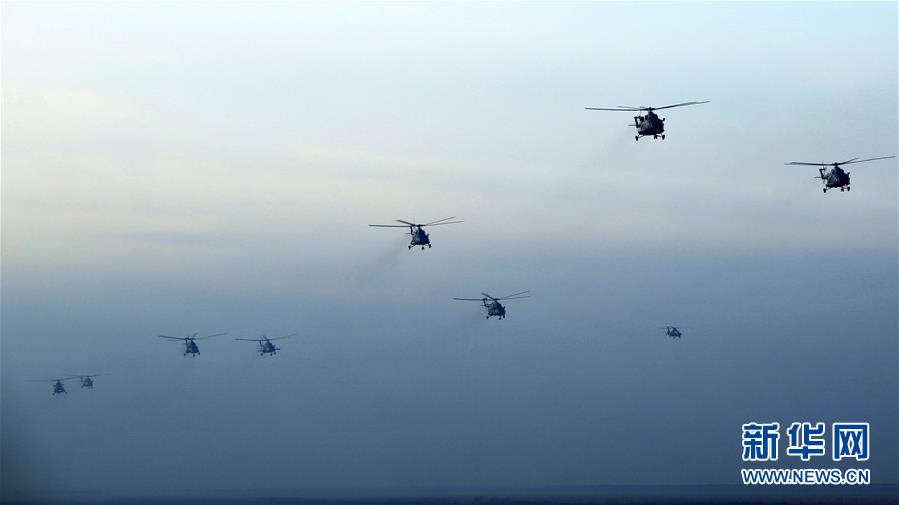 (新華全媒頭條·圖文互動)(5)備戰(zhàn)踏上新起點,練兵展現(xiàn)新氣象——2018中國軍隊新年開訓(xùn)全景大掃描