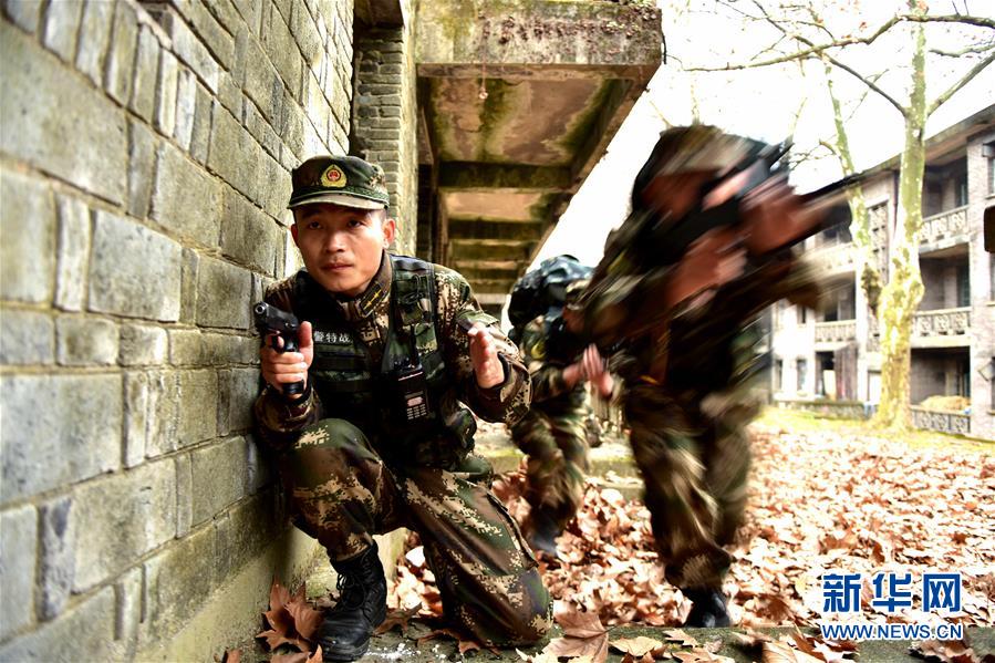 （新華全媒頭條·圖文互動）（11）備戰(zhàn)踏上新起點(diǎn)，練兵展現(xiàn)新氣象——2018中國軍隊(duì)新年開訓(xùn)全景大掃描