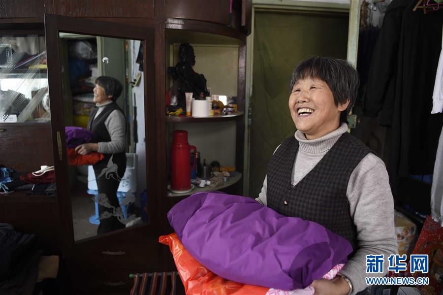 (新華全媒頭條)(2)天南地北歡樂“中國年”——新華社記者除夕走筆