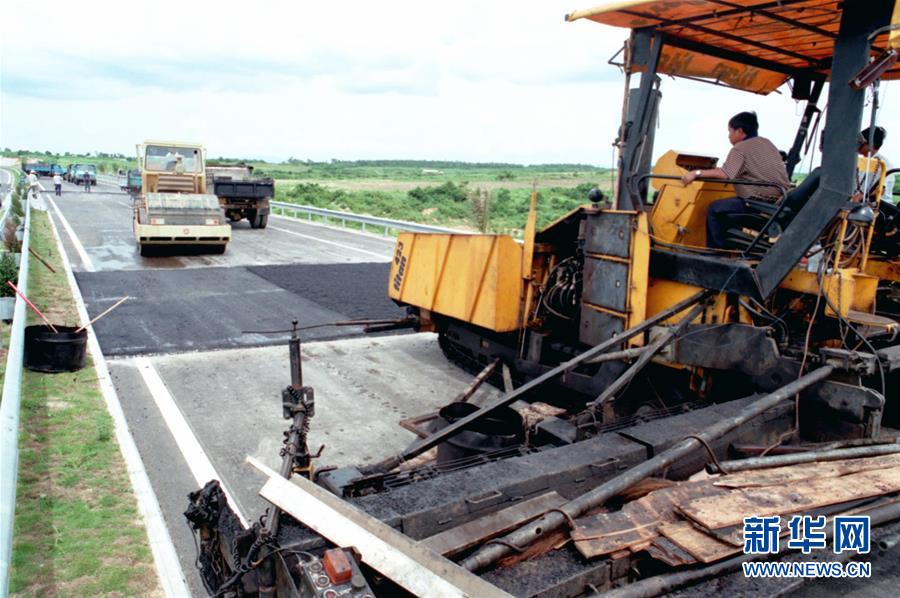 (新華全媒頭條·潮起海之南·圖文互動(dòng))(3)春潮拍岸千帆進(jìn)——海南特區(qū)改革開(kāi)放30年紀(jì)實(shí)