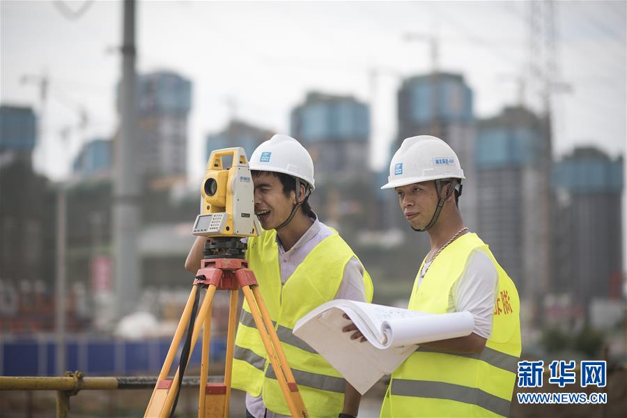 (新時代奮斗者·圖文互動)(2)當一群“90后”與工地相遇——記奮戰(zhàn)在軍運會工地上的90后新農(nóng)民工
