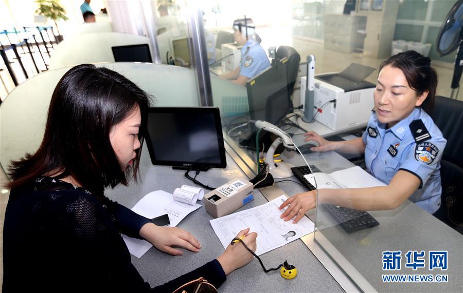 (新華全媒頭條·圖文互動)(4)25個“新部門”全部亮相 機構改革向縱深推進