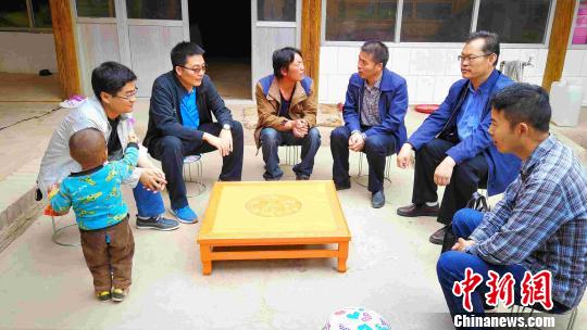 青海扶貧“第一書記”:為貧困山區(qū)孩子圓了“上學(xué)夢(mèng)”