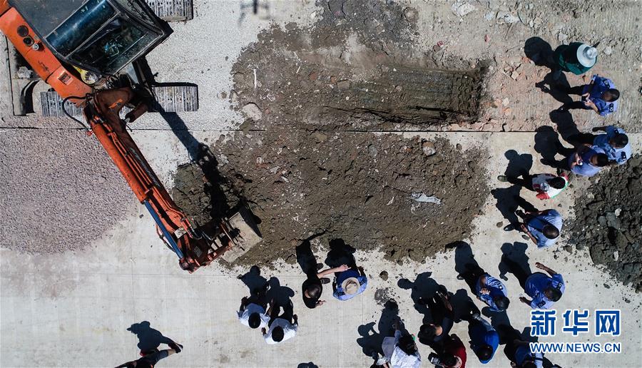 (圖文互動)(1)常州一工業(yè)園填埋化工廢料被舉報(bào) 相關(guān)嫌疑人已刑事拘留審查