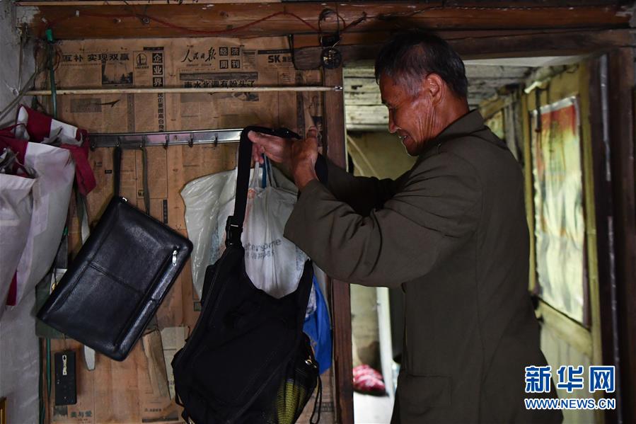 (新華全媒頭條·圖文互動)(2)一個人,一座山——劉真茂的生命守望