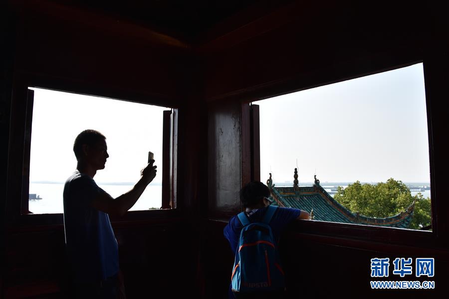 (大江奔流——來自長江經濟帶的報道·圖文互動)(1)登岳陽樓,又見“浩浩湯湯”