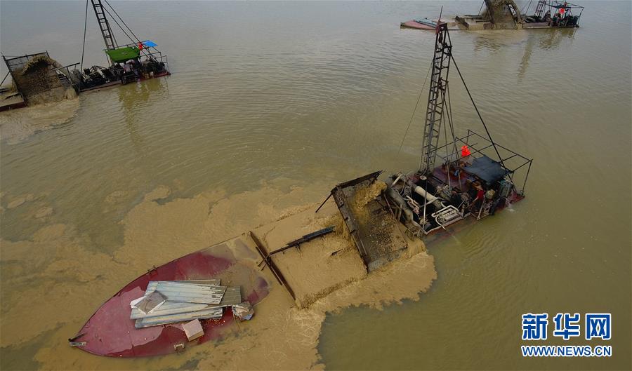 （新華視點·圖文互動）（2）小作坊“游擊”盜采、查處窩點“死灰復(fù)燃”，海南非法采砂緣何難止？