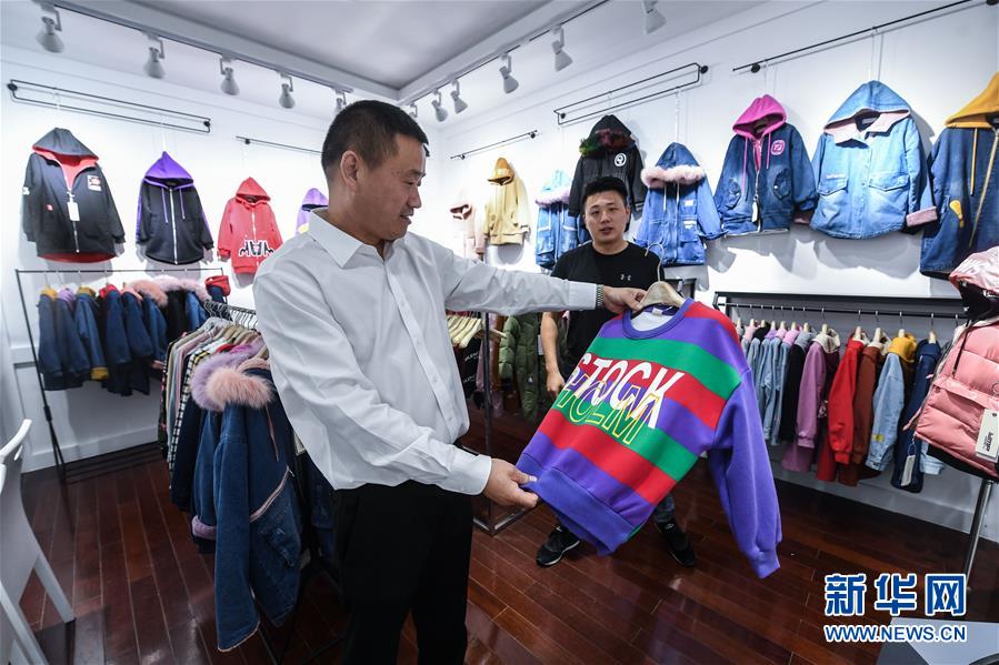 （壯闊東方潮 奮進(jìn)新時(shí)代——慶祝改革開放40年·圖文互動）（3）“斜杠青年”楊建平：“我是時(shí)代的幸運(yùn)兒！”