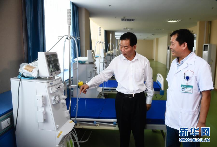 (新時(shí)代擔(dān)當(dāng)作為典型風(fēng)采·圖文互動(dòng))(2)李世貴:做群眾需要的“鐵肩膀”