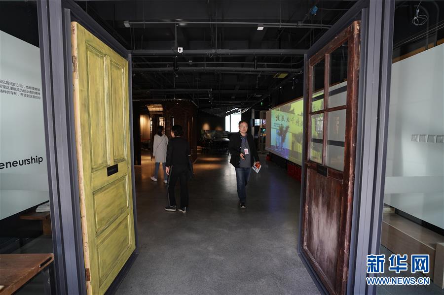 (新華全媒頭條·圖文互動(dòng))(9)奔跑吧,中關(guān)村!——寫在習(xí)近平總書記率領(lǐng)中央政治局到中關(guān)村集體學(xué)習(xí)5周年之際