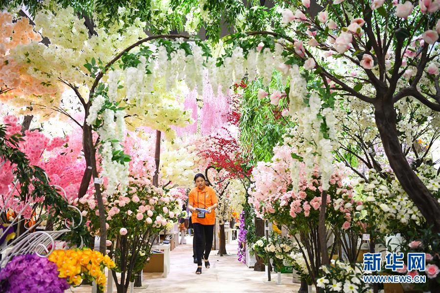 (新華全媒頭條·圖文互動(dòng))(7)從廣交會(huì)到進(jìn)博會(huì)——中國(guó)對(duì)外開(kāi)放再譜新樂(lè)章