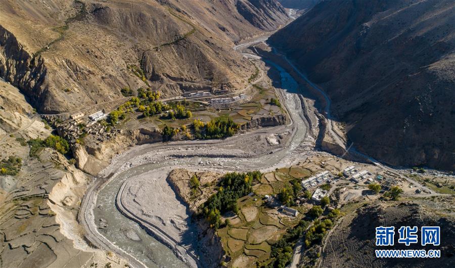 (新華全媒頭條·圖文互動)(2)西藏阿里楚松村“四代房”:中國邊陲巨變的縮微影像