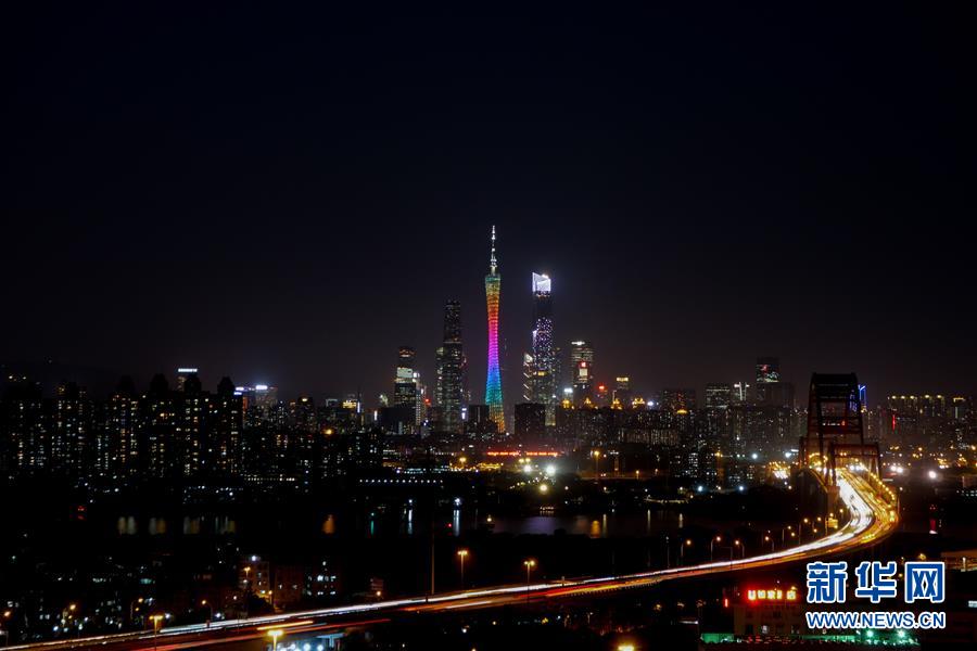 （在習(xí)近平新時(shí)代中國(guó)特色社會(huì)主義思想指引下·慶祝改革開(kāi)放40周年·開(kāi)放發(fā)展）（新華全媒頭條·圖文互動(dòng)）（1）開(kāi)放中國(guó)：大門越開(kāi)越大 道路越走越寬