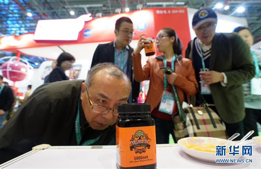 （在習(xí)近平新時(shí)代中國(guó)特色社會(huì)主義思想指引下·慶祝改革開(kāi)放40周年·開(kāi)放發(fā)展）（新華全媒頭條·圖文互動(dòng)）（6）開(kāi)放中國(guó)：大門越開(kāi)越大 道路越走越寬