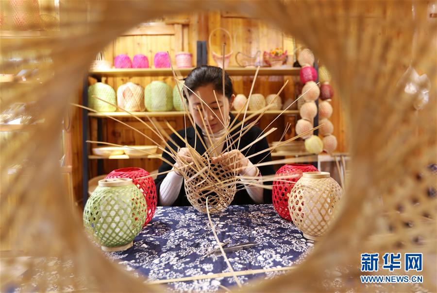 (在習(xí)近平新時(shí)代中國(guó)特色社會(huì)主義思想指引下·慶祝改革開放40周年)(新華全媒頭條·圖文互動(dòng))(3)在改革開放大潮中砥礪奮進(jìn)——新時(shí)代踐行新發(fā)展理念紀(jì)行